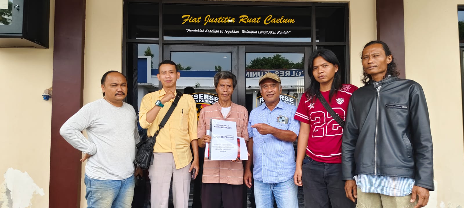 Forum Warga Kalimanggis Kulon Datangi Polres Kuningan, Laporkan Dugaan Penyimpangan Dana Desa