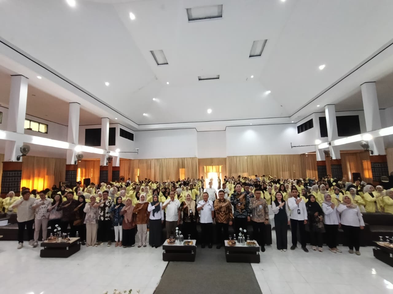 OJK Kick Off Literasi Keuangan di Uniku, Bupati Sebut Kuningan Timur Rawan Judol dan Pinjol