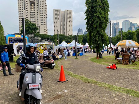 Diserbu Ribuan Gen Z! Skutik Skena Fazzio Hybrid Sukses Curi Perhatian di Festival Musik Anak Muda