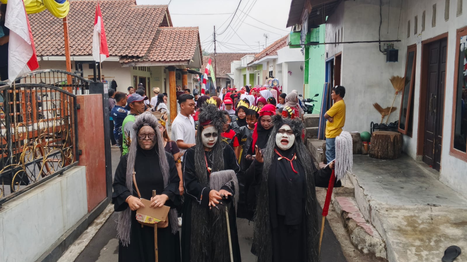 HUT RI ke-81 di Karanganyar Kuningan, Warga Jalan Santai