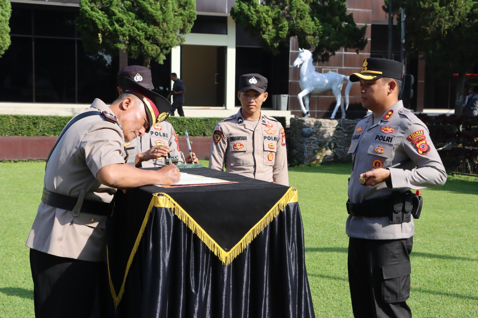 Wakapolres Kuningan Berganti, Kapolres Tekankan Integritas dan Pelayanan