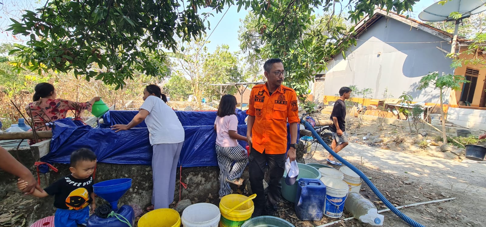 Ratusan Ribu Liter Air Bersih Sudah Dikirim ke 8 Desa, BPBD Kuningan Apresiasi Bantuan dari Instansi dan BUMN
