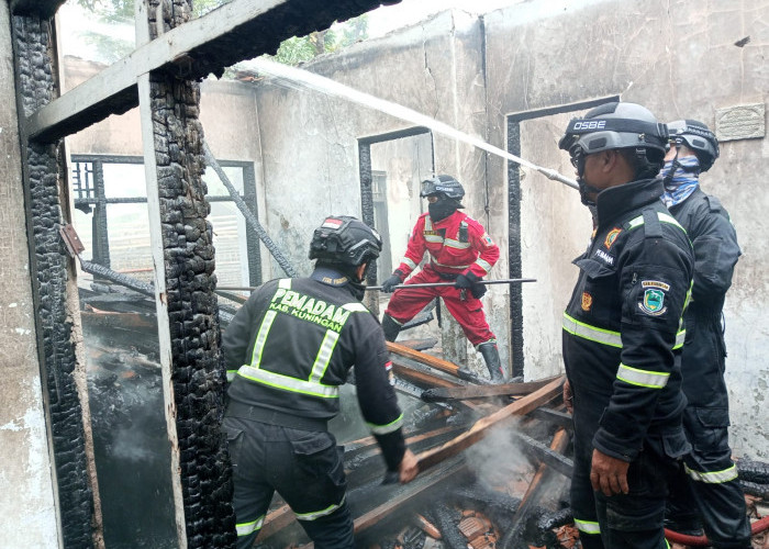 Ditinggal Merantau ke Bekasi, Rumah Ijah Khodijah di Desa Mekarsari Maleber Kuningan Musnah Terbakar