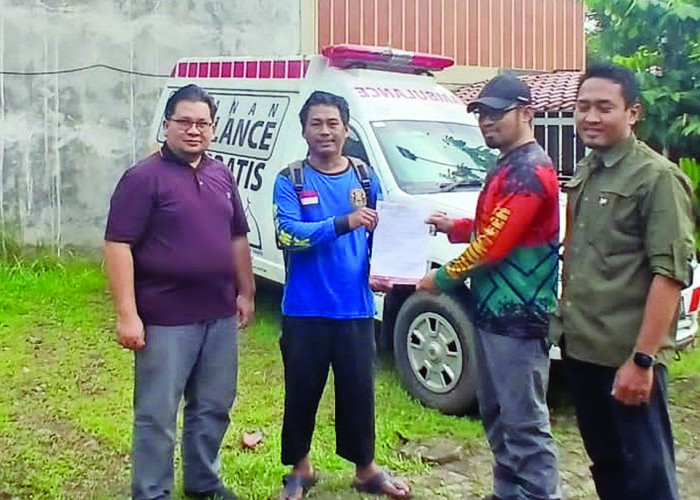 Komunitas Sadulur Kuningan Terima Bantuan Ambulans