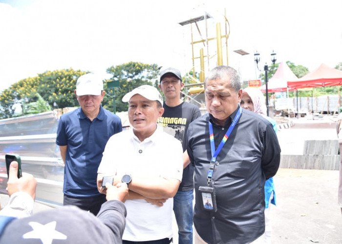 Didanai Hibah BPR, Bupati Dian Tinjau Pembangunan Tugu Angklung, Ikon Baru Gerbang Wisata Kuningan