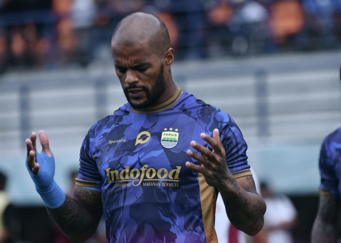 Striker Persib Bandung Bombardir Benteng PSBS Biak, Setengah Babak, Setengah Lapang