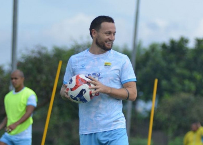 Enam Kemenangan Beruntun Persib Bandung, Marc Klok Ingatkan Bahaya Terlena Momentum