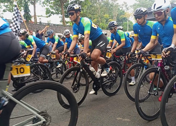 Peserta Cycling de Jabar 2024 Tiba di Waduk Darma, Lanjutkan Perjalanan ke Pangandaran