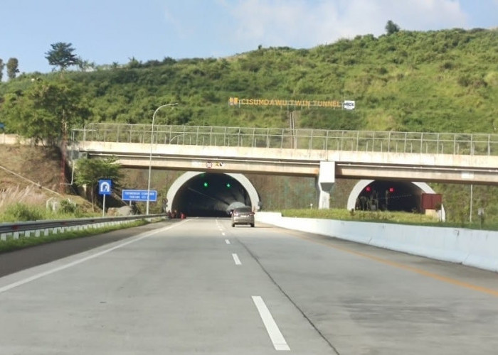 Awal Mula Terowongan Tol Cisumdawu Disebut Retak, Lalu Ketahuan Cuma Kotoran di Dinding