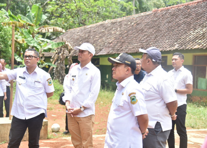 Terdampak Bencana Tebing Longsor, Bupati Kuningan Cek Kondisi Terkini Gedung SDN 1 Cibinuang