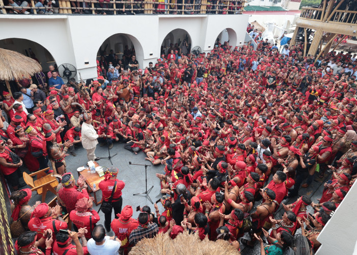 Momen Panglima Jilah dan Pasukan Merah TBBR Sambut Prabowo di Pontianak