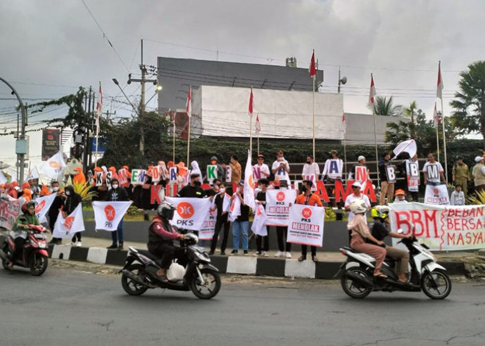 PKS Gelar Flash Mob di Bunderan Cijoho, Menolak Kenaikan Harga BBM