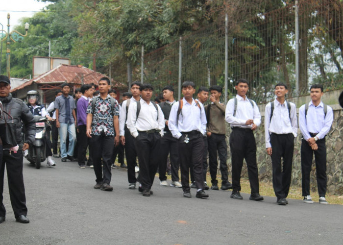 Ribuan Pencari Kerja Padati Job Fair Kuningan, Bupati Dian Siapkan 10.000 Lapangan Kerja Baru