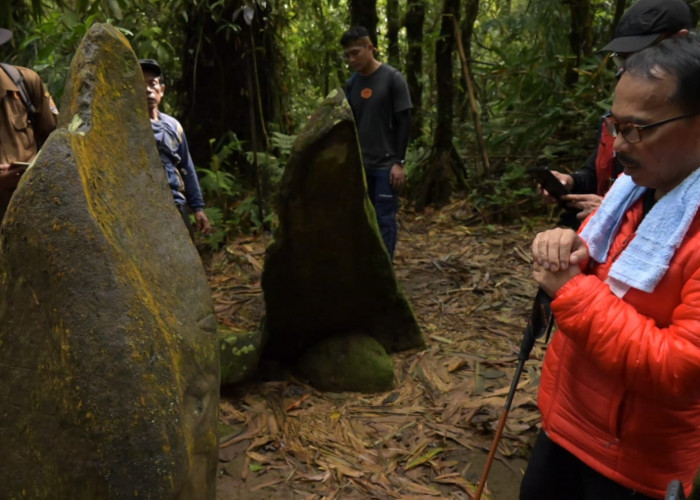 Saat Pj Bupati Kuningan Tertarik dengan Gunung Tilu, Ekspedisi Sampai ke Puncak, Lihat Situs Batu Naga