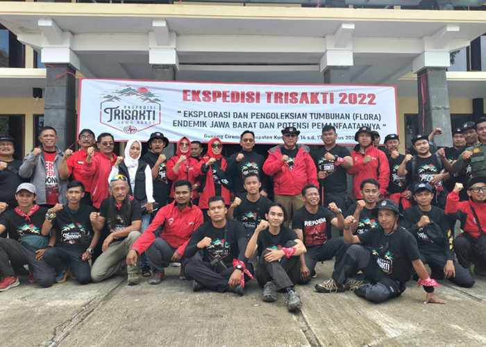 Ekspedisi Trisakti, PDIP Kuningan Berangkatkan 77 Pendaki ke Gunung Ciremai