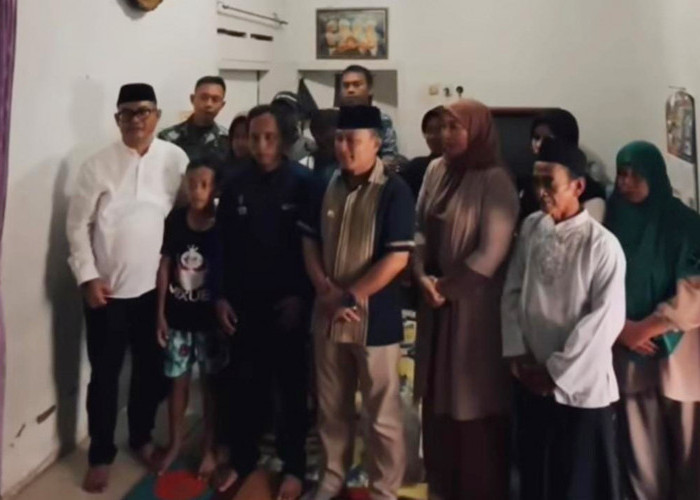 Takziah ke Rumah Duka, Bupati Kuningan Minta Warga Tak Berspekulasi soal Kematian Siswa SMP