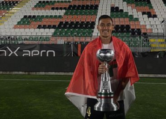 Momen Jay Idzes Pamer Bendera Indonesia Usai Bawa Venezia Lolos ke Serie A