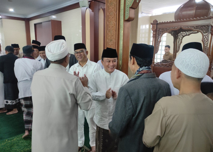 Ribuan Warga Shalat Ied di Masjid Syiarul Islam, Bupati Dian: Kuningan Kuat karena Kebersamaan