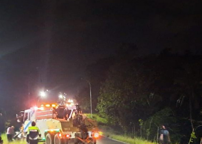 Nyalip di Turunan, Fortuner Terjun: Satu Nyawa Melayang di Jalintim Japara