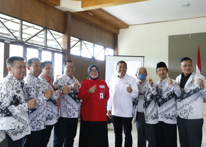 Peduli dan Dukung Gerakan Bulan Dana PMI Kuningan, H Rokhmat Ardiyan Gelontorkan Donasi