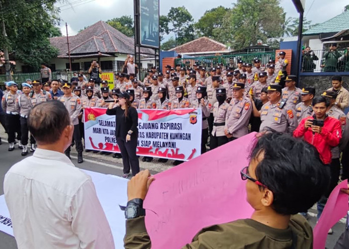 Ratusan Massa Alamku Geruduk BTNGC, Protes Kerusakan Lereng Gunung Ciremai dan Krisis Air di Desa Penyangga