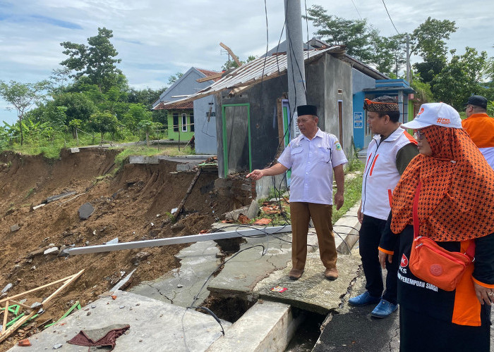 Peduli Korban Tanah Longsor dan Kebakaran, Fraksi PKS Salurkan Bantuan