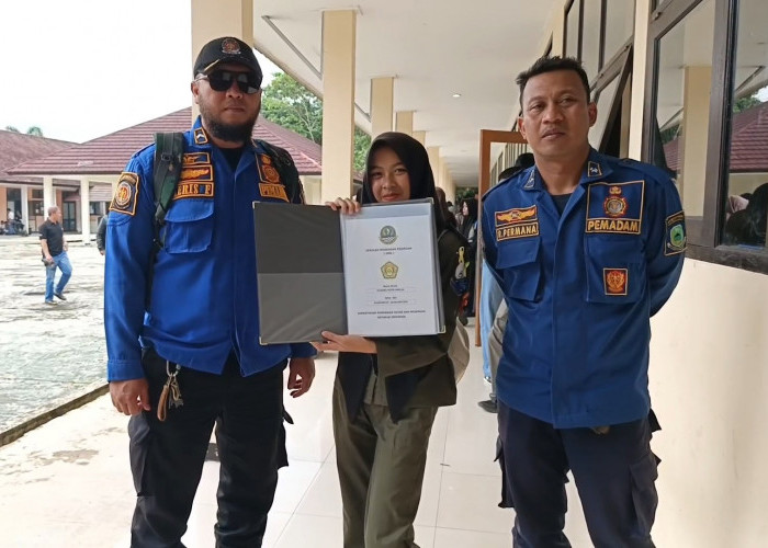 Pertama Kali Terjadi, Damkar Kuningan Diminta Ambil Raport di Sekolah