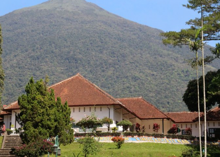Liburan Sekaligus Belajar Sejarah? Gedung Linggarjati Cocok Untuk Menjadi Tempat Rekreasi Dan Belajar Sejarah!