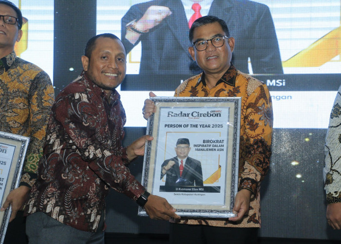 U Kusmana SSos MSi Raih Person of The Year 2025 Radar Cirebon Kategori Birokrat Inspiratif Dalam Manajemen ASN