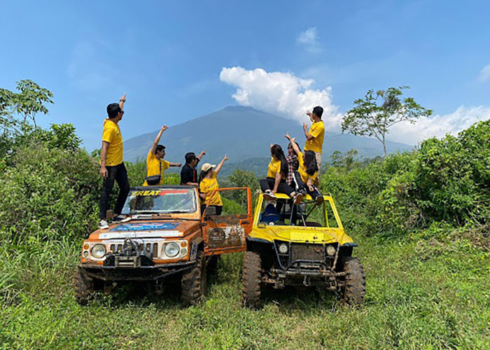 Menikmati Fun Jeep Adventure di Objek Wisata Desa Kaduela