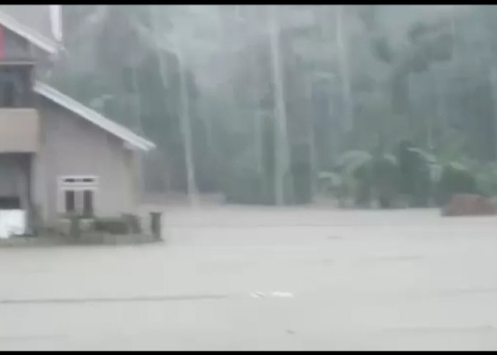 Banjir Bandang Terjang Desa Jamberama, Kuningan, 12 Rumah Terendam Air Sungai