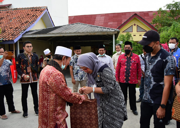 KH Buya Syakur Yasin Wafat, Bupati Indramayu: Umat Islam Indonesia Berduka