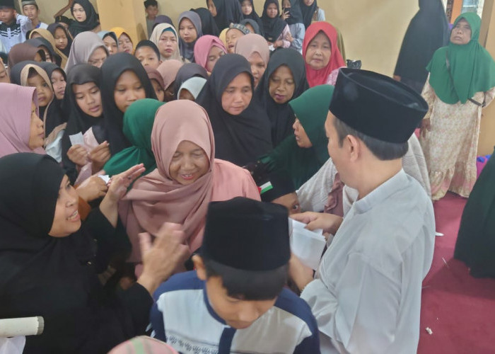 Hadiri Peringatan Tahun Baru Islam di Desa Cikeusal, Kuningan,  H Yanuar Prihatin Disambut Ribuan Warga