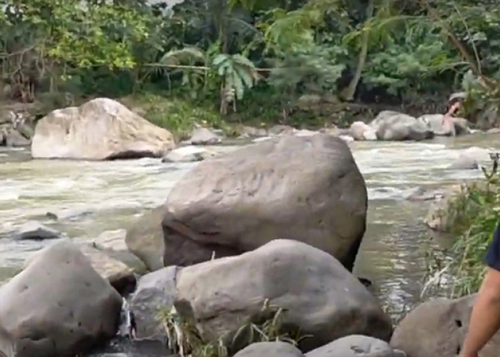Badugang Jaya, Legenda Sangkuriang Versi Kuningan, Membuat Sungai dengan Alat Kelamin