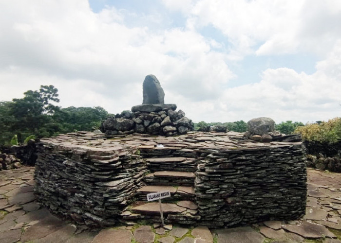 Cipari, Perkampungan Purba di Kaki Gunung Ciremai, Salah Satu Cirinya Ditemukan Peti Kubur Batu