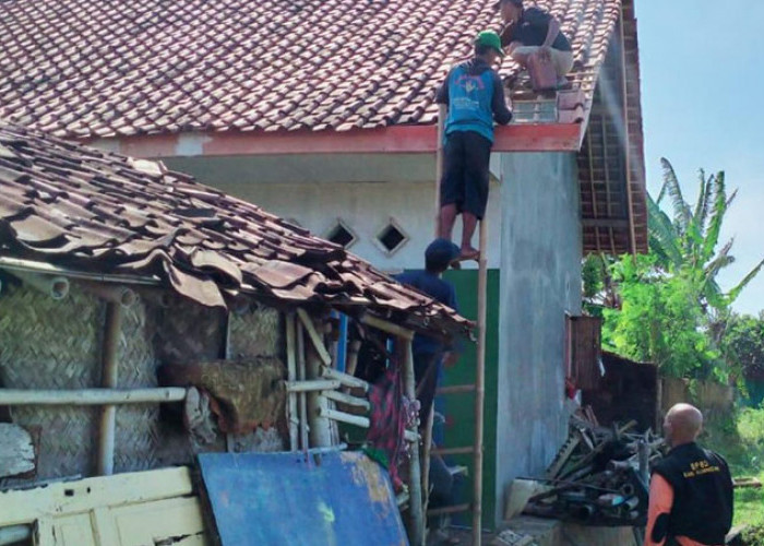 10 Rumah Warga Cinagara Rusak Diterjang Puting Beliung