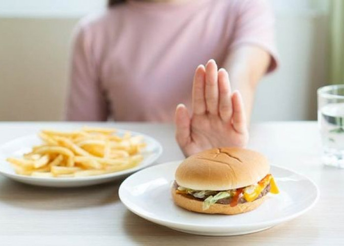 Stop Makan Makanan Berlemak Jika Ingin Sukses Menurunkan Berat Badan! Ini Bahayanya