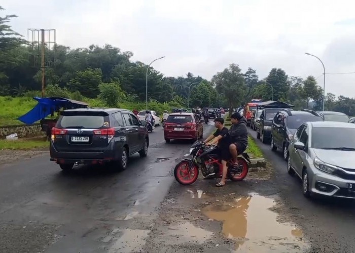 Liburan Tahun Baru di Kuningan: Padat di Jalur Utama, Ramai di Jalan Baru