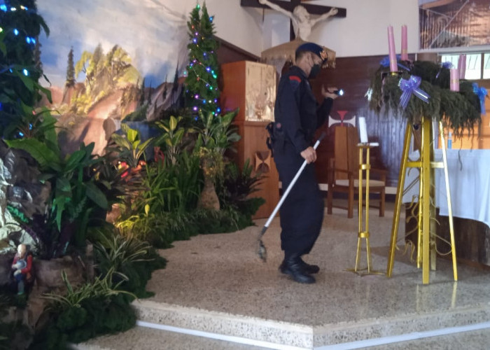 Jelang Misa Natal, Tim Jibom  Sterilisasi Gereja di Cigugur