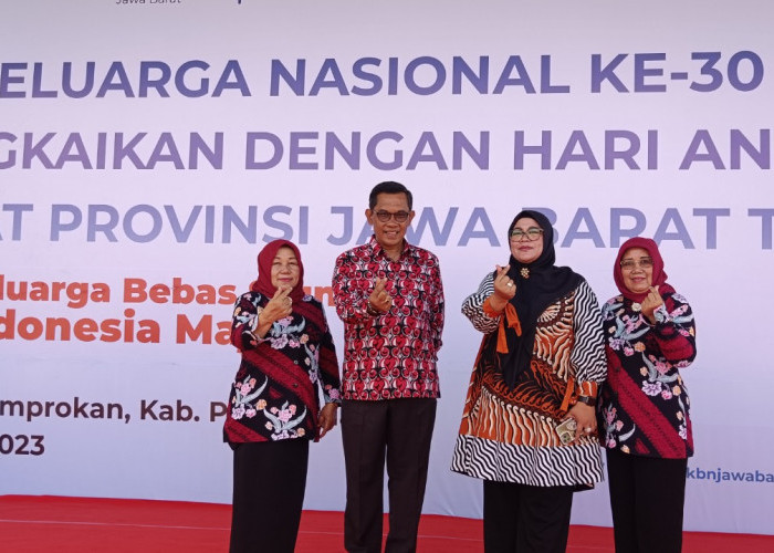 Puncak Harganas Jawa Barat di Pangandaran, DPPKBP3A Kuningan Bawa Pulang Tiga Trofi Penghargaan