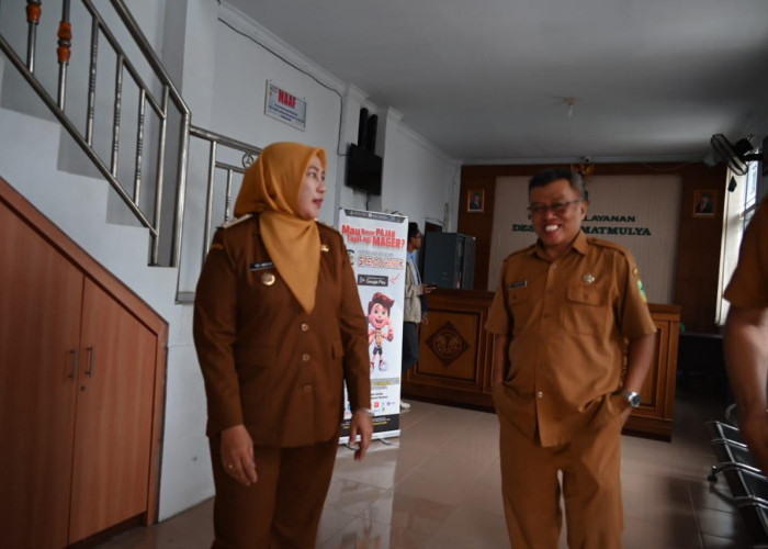 Lihat Tumpukan Sampah di Halaman Kantor Desa saat Sidak, Wabup Tuti Tegur Kepala Desa Kramatmulya