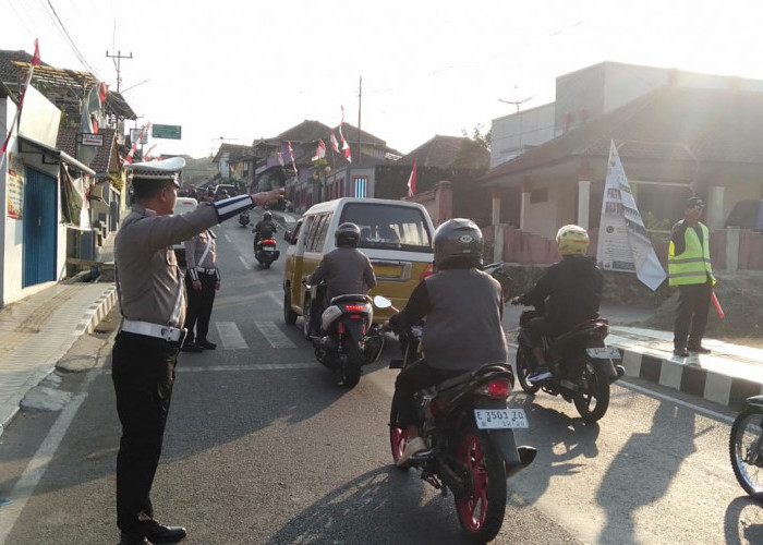 Personel Polres Kuningan Siaga Pagi, Atur Lalu Lintas di Titik Rawan