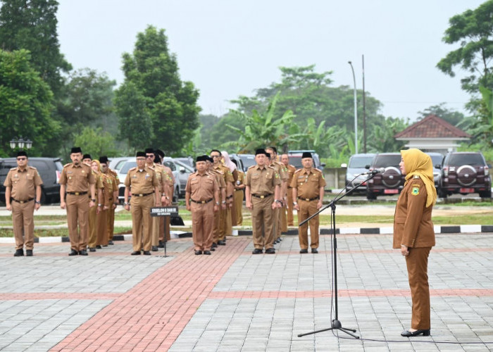 Usai Dilantik, Wabup Tuti Langsung Pimpin Apel Pagi di Setda Kuningan