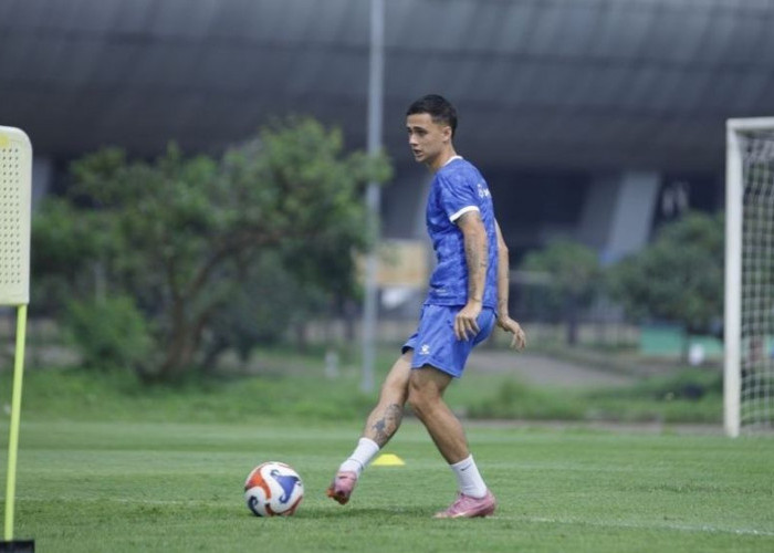 Eliano Reijnders Tetap Tenang saat Persib Bandung Tertinggal Jauh dari Dominasi Borneo FC