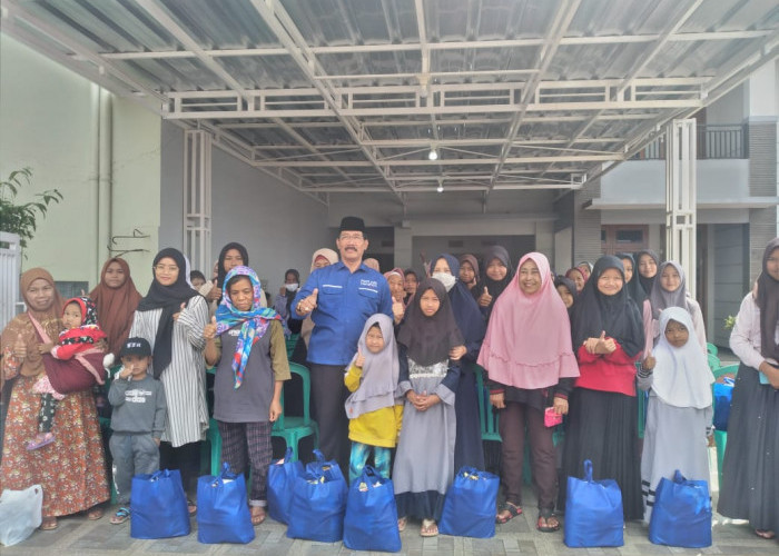 Peduli Anak Yatim dan Dhuafa, Toto Suharto Bagikan Ribuan Paket Sembako Lebaran
