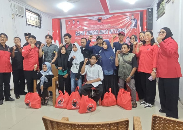 Penyerahan SK PDIP Kuningan Jadi Aksi Nyata, Politik Kerakyatan Langsung Menyentuh Warga