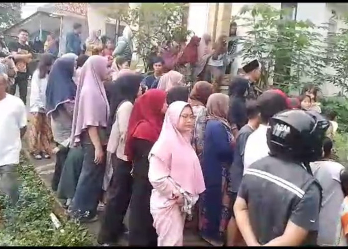 Olah TKP Kasus Pembunuhan Hansip di Darma Kuningan Jadi Tontonan Ratusan Warga