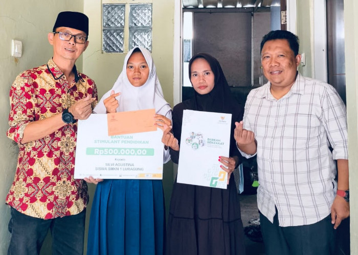 Kisah Silvi, Siswi SMK di Kuningan yang Bertahan Pakai Seragam SMP karena Tak Mampu Beli Seragam Baru