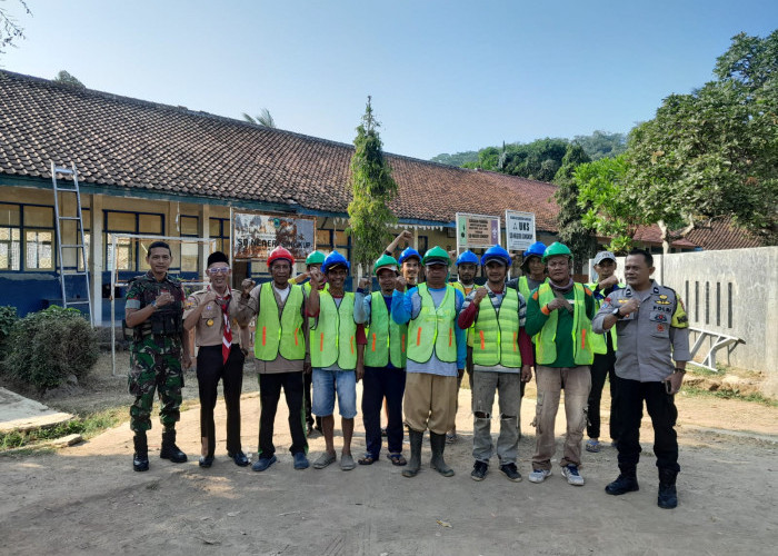 Revitalisasi Sekolah Kuningan Bawa Rezeki, Tukang Dibayar Rp150 Ribu