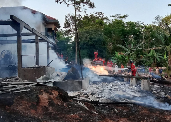 Kebakaran di Ciwaru, Panglong dan 300 Ekor Ayam Kampung Siap Panen, Ludes